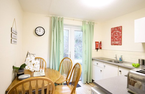 Bont Newydd Cottage | EIRLYS, pet friendly, with a garden in Caeathro