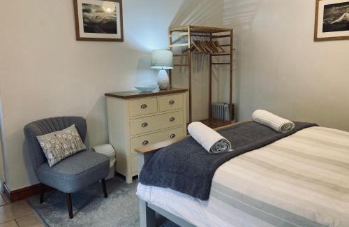 Dinas House | Eithin Bach