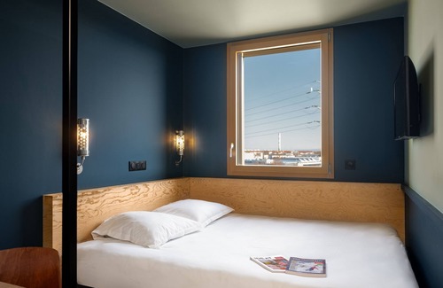 Vanves Hotel | EKLO Paris Porte de Versailles