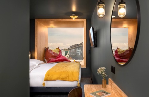 Vanves Hotel | EKLO Paris Porte de Versailles