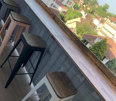 Billere Apartment | Elégant appart avec balcon, Clim et garage