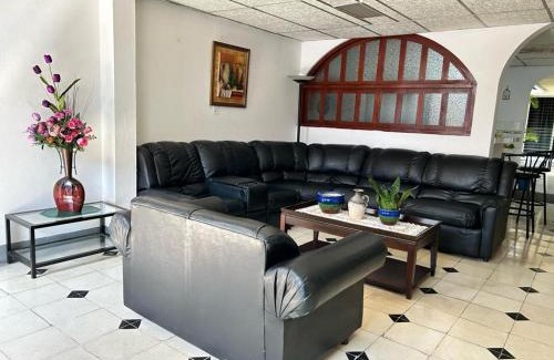 Leon House | El Callejon Guest House