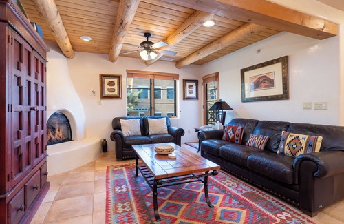 Downtown Santa Fe House | El Corazon by VTrips