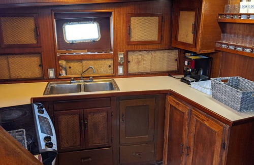 La Paz Boat Rental | "El Don" is a 65ft Classic Hatteras luxury yacht docked in La Paz, Mexico.