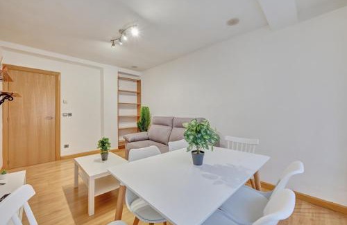 Logrono City Centre Apartment | El encanto de Huesca by clabao