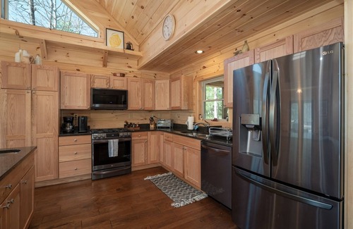 Brevard House | El Escorpio North - Log Cabin-Pool Table-Fire-pit, PRIVATE