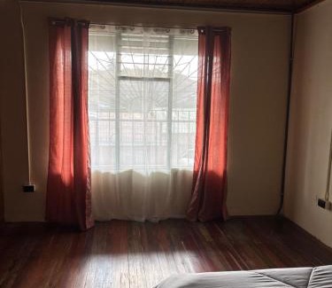 Alfaro Ruiz Bed & Breakfast | El Garaje b&b