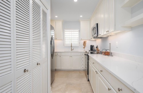 Sawgrass Condo | El Mar Villa | Oceanfront Luxury Condo with Sunroom Patio, Direct Beach Access +