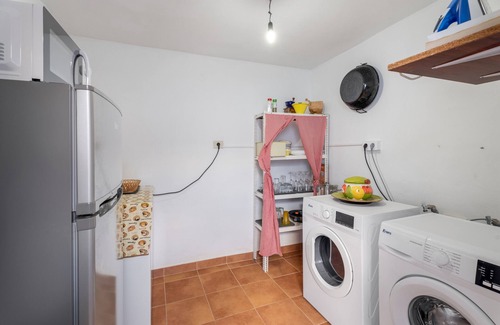 Alcala Apartment | 'El Muellito' with Shared Terrace and Wi-Fi