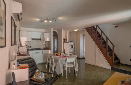 Vernazza Apartment | El Nin Apartment With Terrace