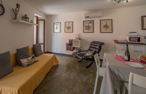 Vernazza Apartment | El Nin Apartment With Terrace