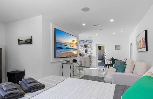 El Portal House | El Portal Oasis with Pool, BBQ, 3BR, Studio Gem