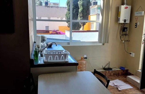 Coyoacan Apartment | El Puente cómodo estudio cocina y baño privados, metro General Anaya a 2 minutos