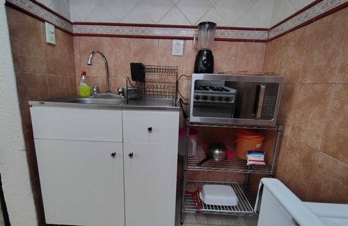 Coyoacan Apartment | El Rinconcito estudio baño-cocina privados, Coyoacán Country Club, zona segura.