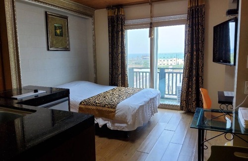 Aewol House | eL Roman Pension