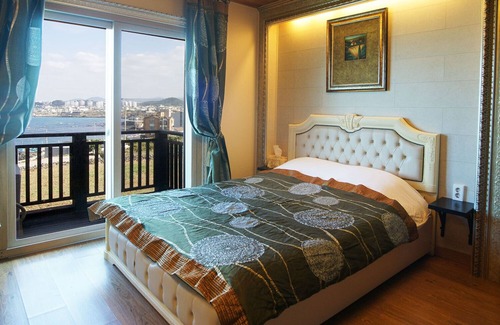 Aewol House | eL Roman Pension