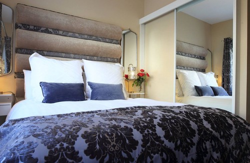 Londonderry Villa | Elagh View B B King En-suite Room