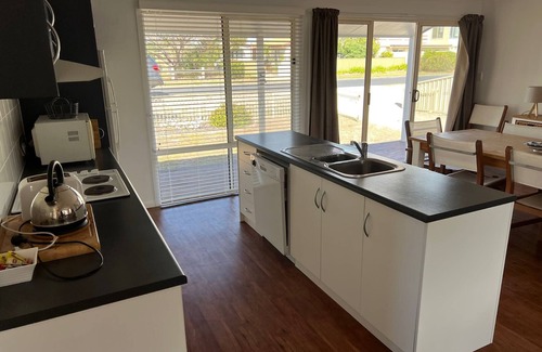 Waterhouse House | Elandra House - WiFi, pet friendly outside