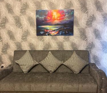 Newark upon Trent Villa | Elani