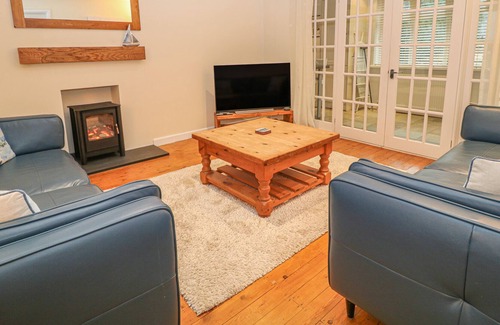 Galmpton Cottage | ELBERRY HOUSE, family friendly, with a garden in Paignton