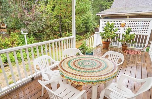 Manzanita House | Eleanor Edward Cottage by the Sea (MCA 148)