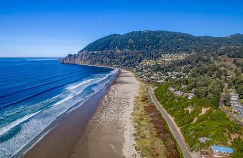Manzanita House | Eleanor Edward Cottage by the Sea (MCA 148)