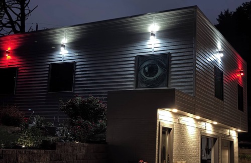 South Central Omaha House | electric car friendly. Charming 1000 sq.ft loft in welcoming Omaha with WiFi, AC