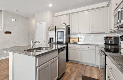 Decatur House | Electric & Vibrant home 15 min from Downtown ATL