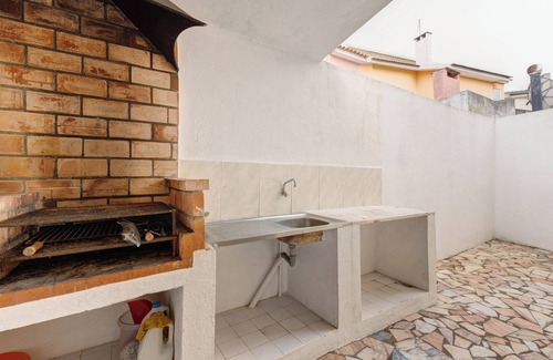 Parede House | "Elegan Vintage House with Barbecue" with Balcony, Garden & Wi-Fi