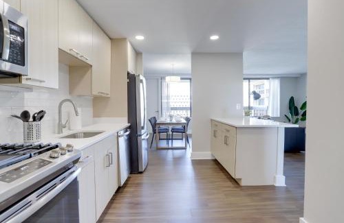 Crystal City Apartment | Elegance in Crystal City - Amazing Apartment with gym