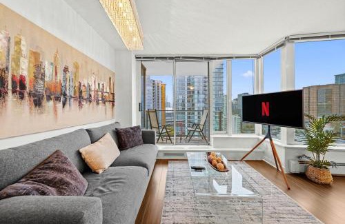 Crosstown Apartment | Elegance Meets Comfort Downtown with Free Parking