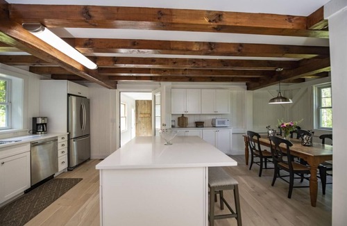 West Hartford House | Elegance Meets Rustic Charm: Vermont 3-Bed Retreat