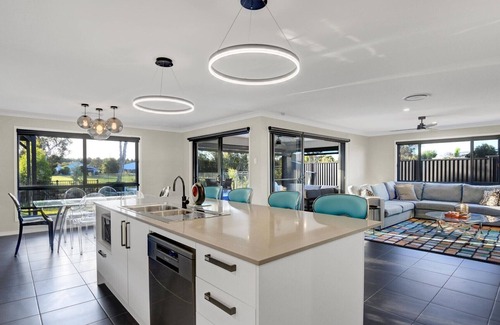 Banksia Beach House | Elegance on Callisia