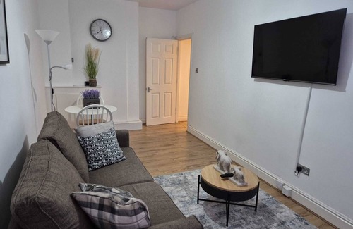 Openshaw Apartment | Elegance Suite