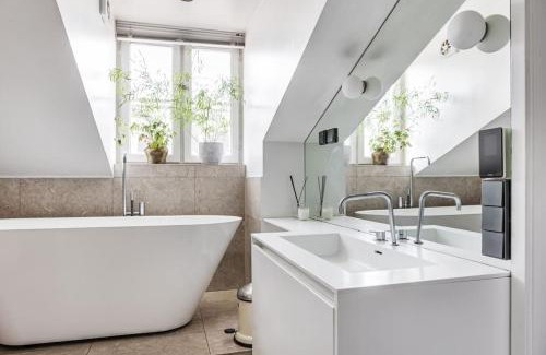 Ostermalm Apartment | Elegant Östermalm Loft