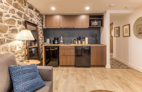 Vieux-Quebec-Cap-Blanc-colline Parlementaire Hotel | Elegant 1 Bedroom Suite