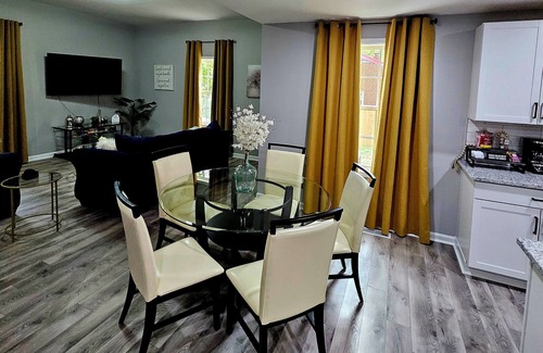 Sanford House | 🌟Elegant 1910 Boutique; Baby-Friendly & Veteran-Owned🌟
