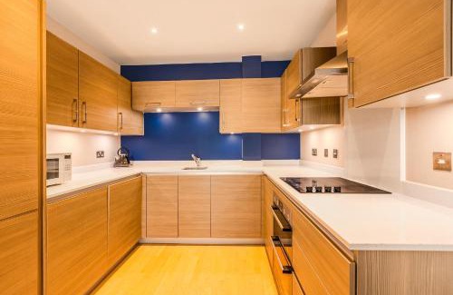 St. Dunstan's Apartment | Elegant 1BR Apartment, 5 Min Limehouse DLR Station