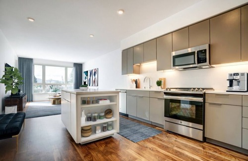 West San Jose Condo | Elegant 1BR Condo w Stunning Outdoor Pool in Lynhaven