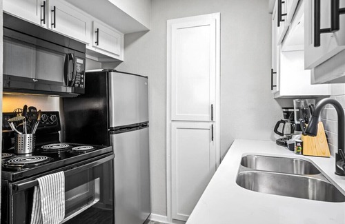 Brentwood Apartment | Elegant 1BR Haven - 10 Min to Downtown Austin