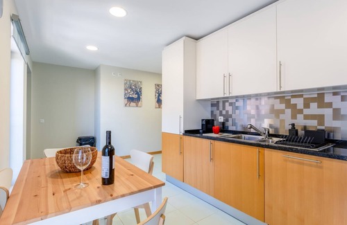 Olhao Apartment | Elegant 2 BDR Flat W/Rooftop Pool by LovelyStay