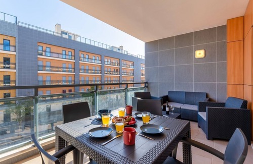 Olhao Apartment | Elegant 2 BDR Flat W/Rooftop Pool by LovelyStay