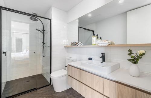 Caulfield North Apartment | Elegant 2 Bed 2 Bath Apartment at Caulfield Park with Balcony & Parking