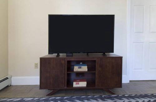 Downtown Boston Apartment | Elegant 2 bed 2 bath furnished apartment in FiDi