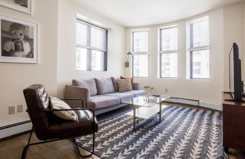 Downtown Boston Apartment | Elegant 2 bed 2 bath furnished apartment in FiDi