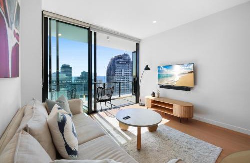 Broadbeach Apartment | Elegant 2-Bed Apartment in Broadbeach Hotel Tower