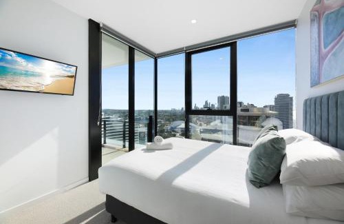 Broadbeach Apartment | Elegant 2-Bed Apartment in Broadbeach Hotel Tower
