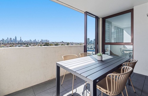 Prahran Apartment | Elegant 2-Bed Apartment With Expansive City Views