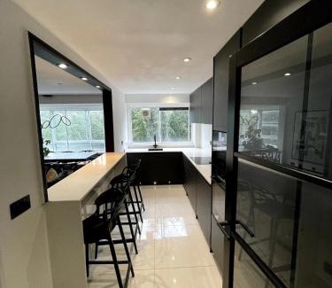 Brondesbury Park Apartment | Elegant 2-bed Oasis: Renovated, Artful Decor & Sunlit w/Parking in Queens Park