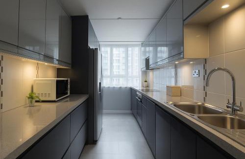 Avonmore and Brook Green Apartment | Elegant 2 Bedroom Apartment in Battersea